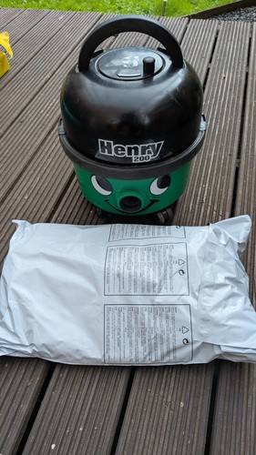 Henry hoover full - henry, working